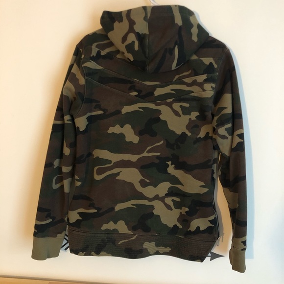 Camouflage Zipper Sweater - Picture 2 of 4